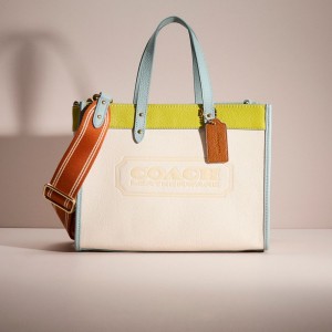 Coach Restored Field Tote 30 In Colorblock With Badge. Açık Turkuaz | COH865082
